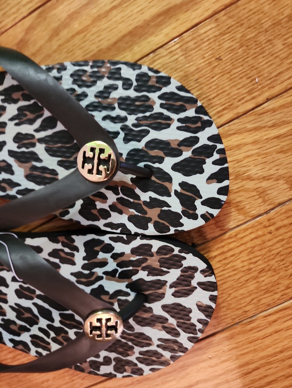 Tory Burch Women's Brown With  Leopard-Print Footbed Flip Flops with Gold Logo - Picture 4 of 8